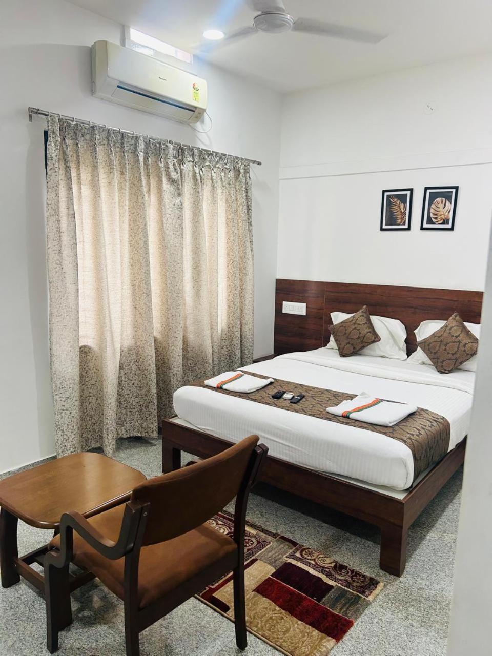 Hotel Queens Comfort Mysore Buitenkant foto