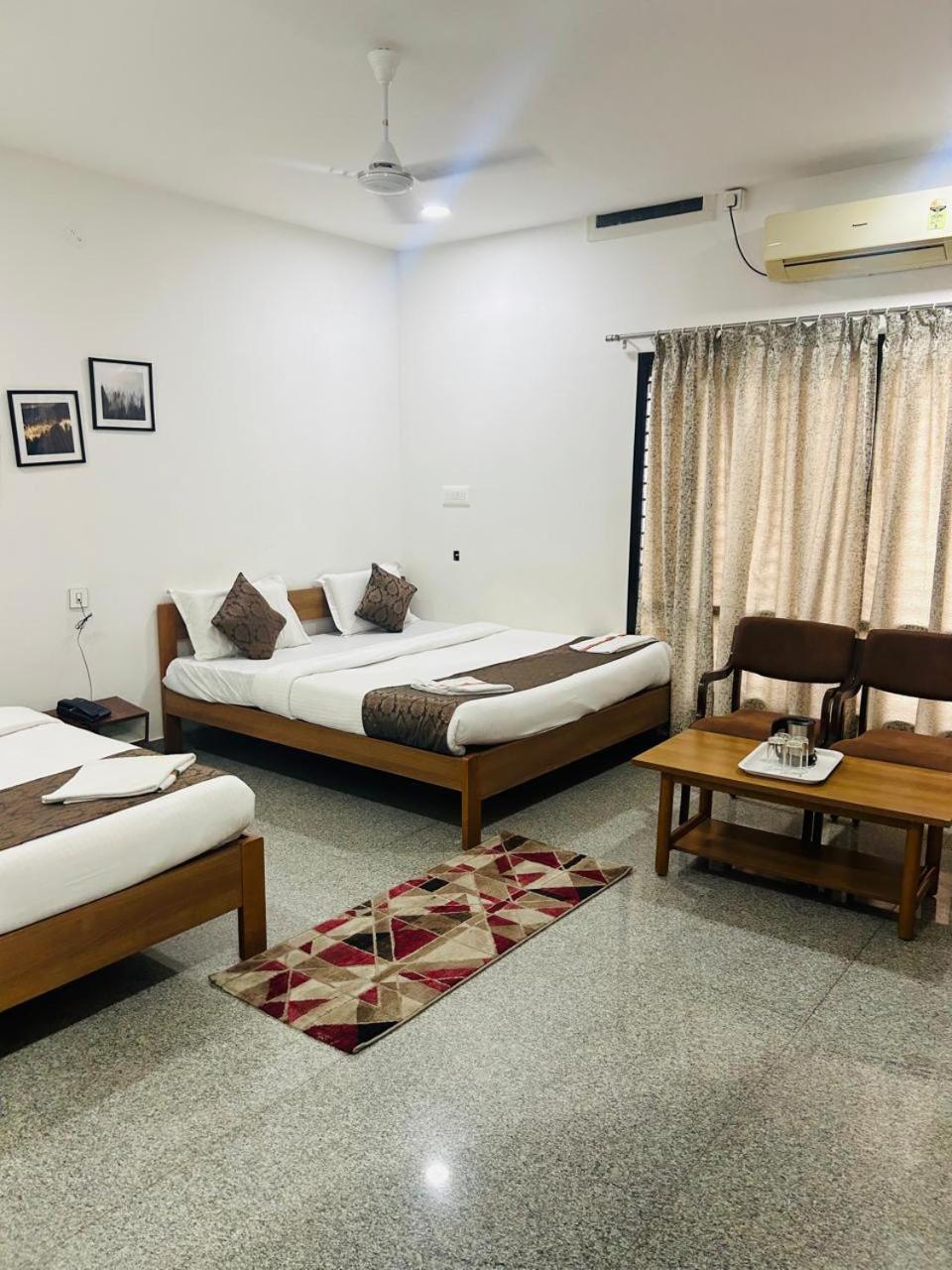 Hotel Queens Comfort Mysore Buitenkant foto