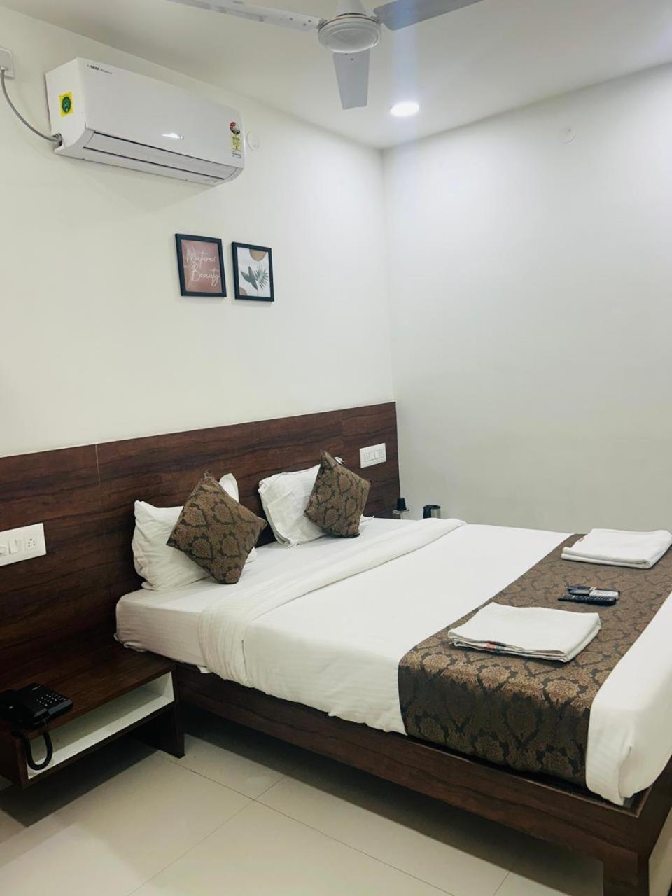 Hotel Queens Comfort Mysore Buitenkant foto