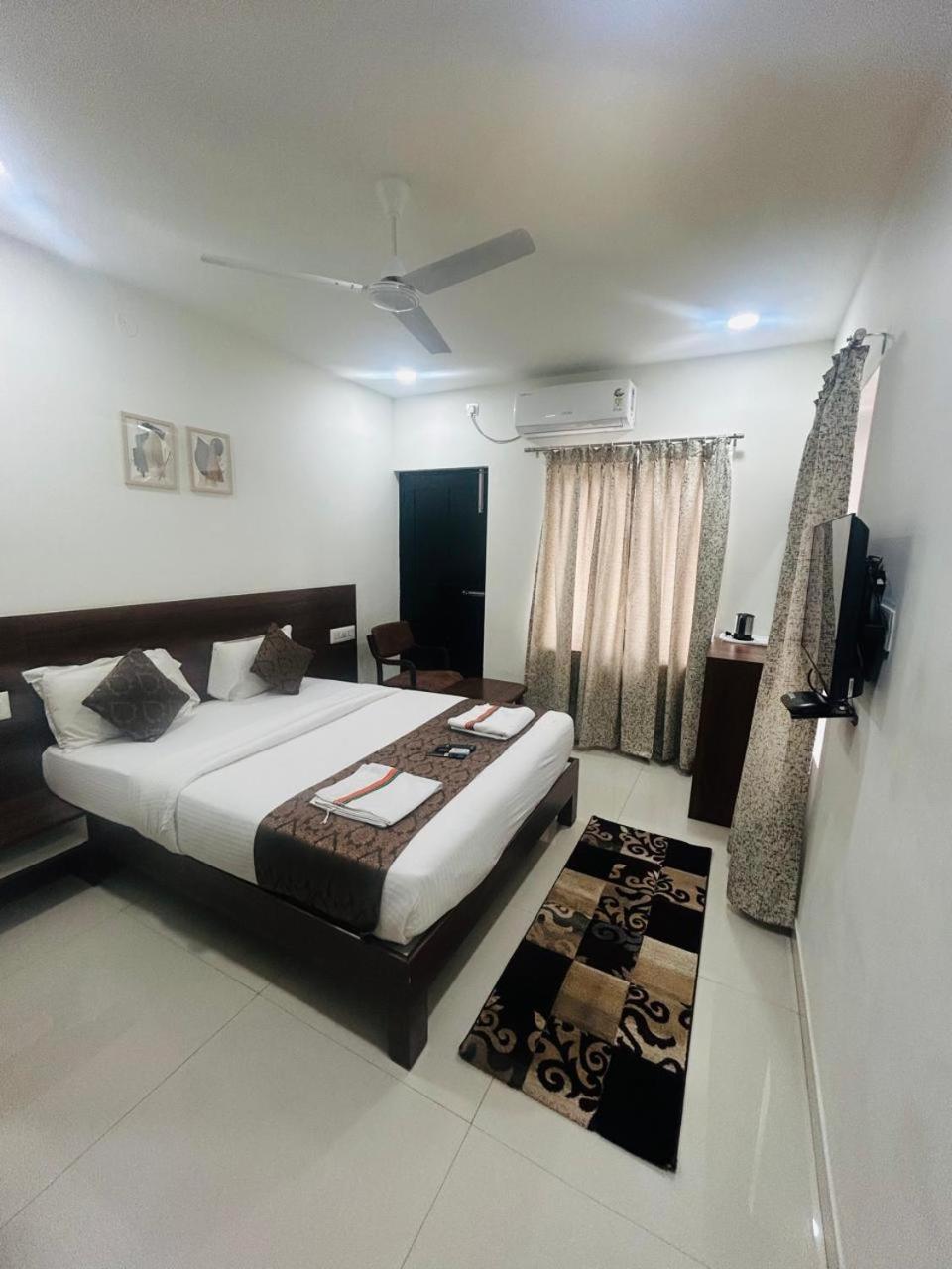 Hotel Queens Comfort Mysore Buitenkant foto