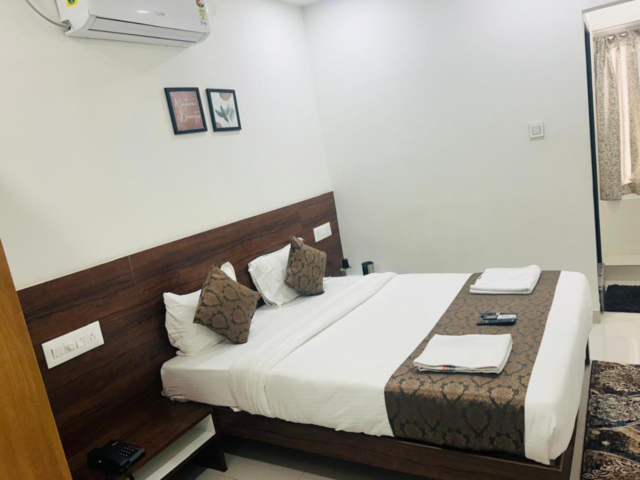 Hotel Queens Comfort Mysore Buitenkant foto