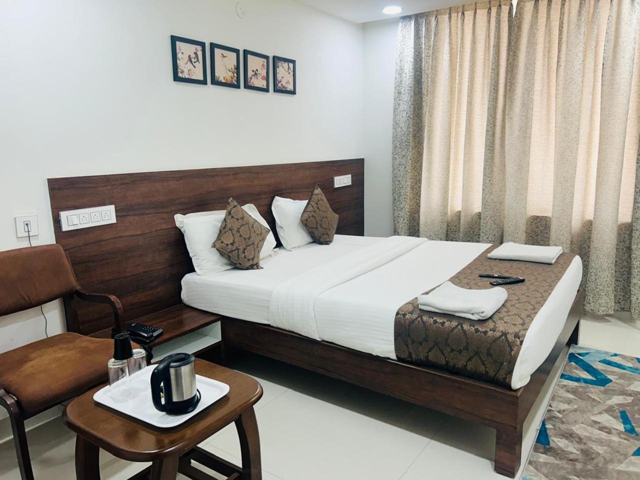 Hotel Queens Comfort Mysore Buitenkant foto