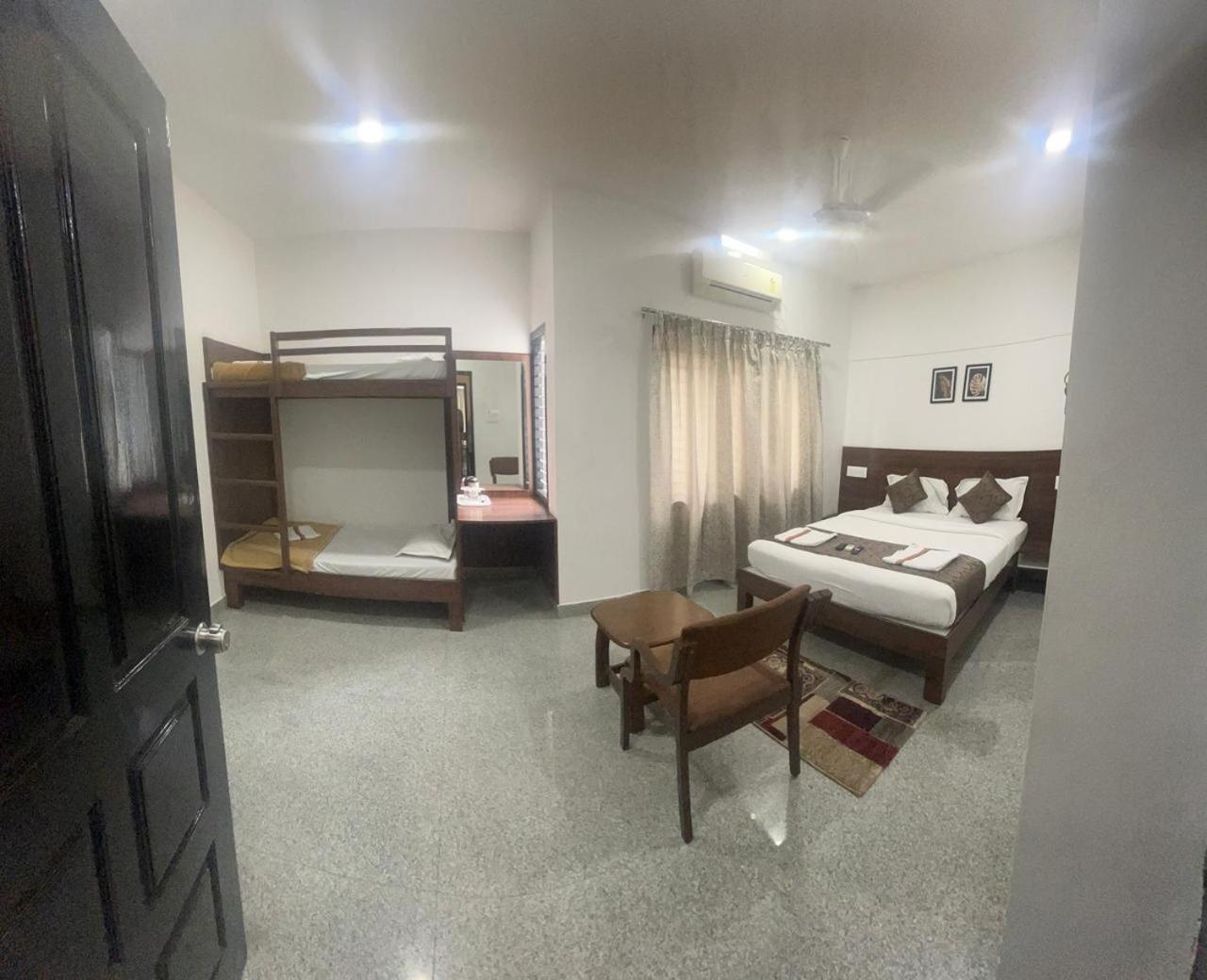Hotel Queens Comfort Mysore Buitenkant foto