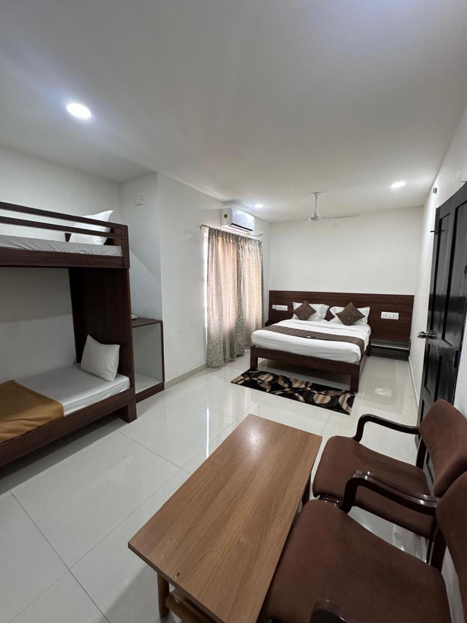 Hotel Queens Comfort Mysore Buitenkant foto