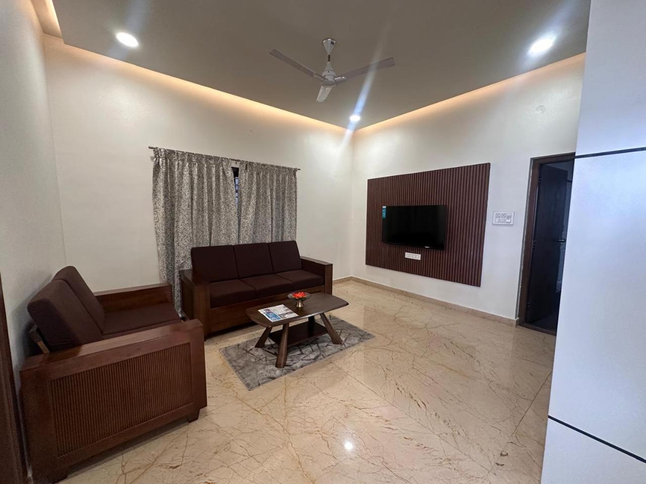Hotel Queens Comfort Mysore Buitenkant foto
