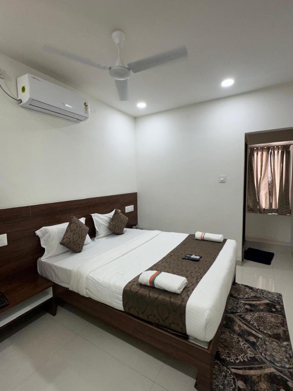 Hotel Queens Comfort Mysore Buitenkant foto