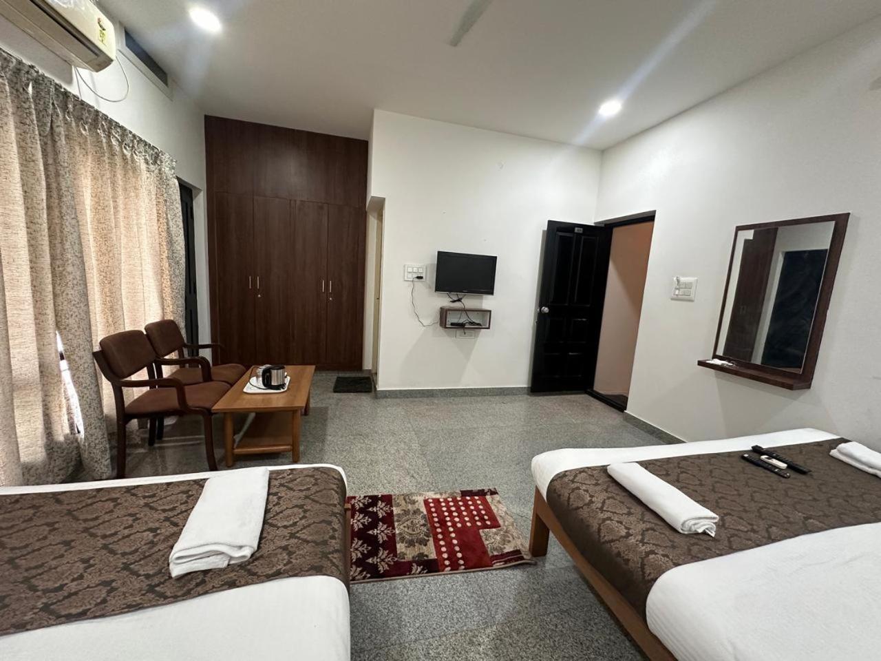 Hotel Queens Comfort Mysore Buitenkant foto