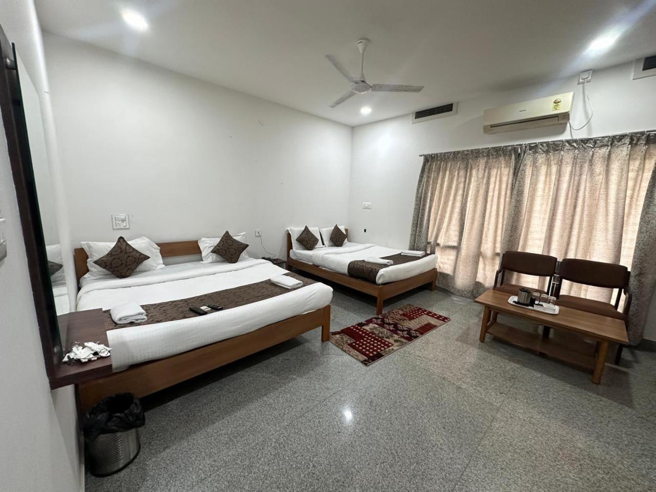 Hotel Queens Comfort Mysore Buitenkant foto