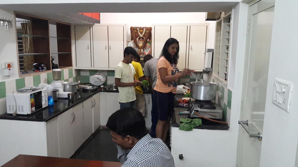 Hotel Queens Comfort Mysore Buitenkant foto